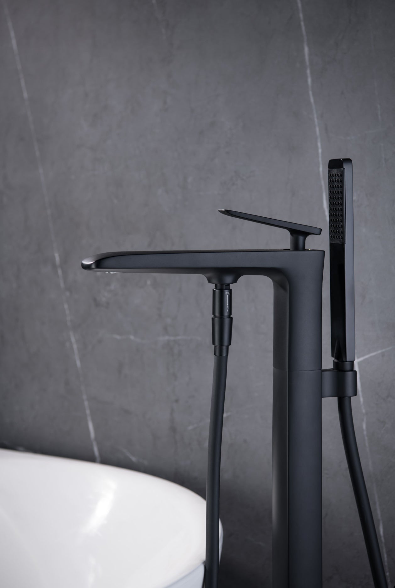 Onyx matte black brass free standing bathtub mixer